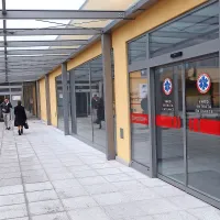 Regijski urgentni centri, tudi izolski, so ponoči in med vikendi, ko 
specialistične ambulante ne delajo, strokovno povezani z vsemi 
specialisti ozkih specialnosti za konzultacije. 
