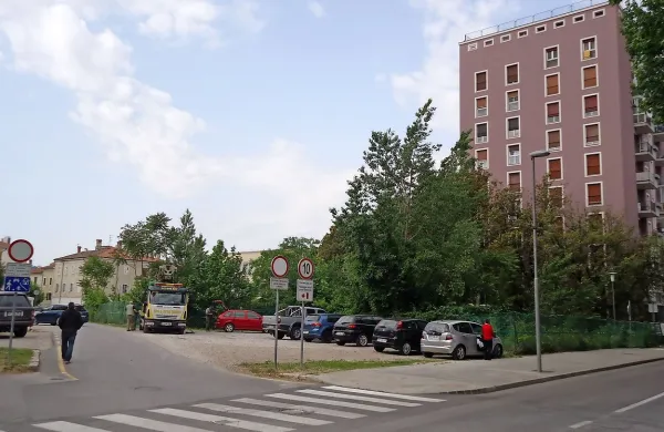 Po zavrnjeni pritožbi glede izdanega gradbenega dovoljenja za 
podzemno garažno hišo pod Muzejskim trgom,  v občini napovedujejo, da bodo nadaljevali s postopki za začetek gradnje. 