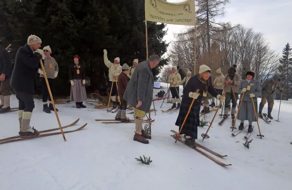 Tekma smučanja po starem, na kateri originalnost smučarske
opreme in slog smučanja štejeta več kot čas.