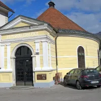 Najstarejša ohranjena gledališka stavba na Slovenskem bo, kot 
postarana kino dvorana, ob letošnji 250. obletnici deležna nekaj 
lepotnih popravkov.