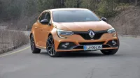 Megane RS je prava adrenalinska igrača za tiste voznike, ki imajo 
nekaj več vozniških izkušenj. Ne glede na športni karakter je hkrati 
lahko tudi povsem običajen avtomobil za nedeljske izlete.