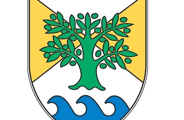 Grb Ankarana z elementi valov, oljke in svetlobe ankaranskega 
svetilnika. 