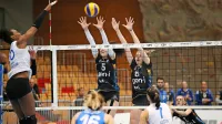 202 cm visoka  najučinkovitejša igralka prve tekme,  Elizabeth 
Martinez,  je  pogosto udarjala kar čez novogoriški blok. 