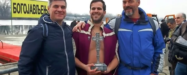   Matjaž Bučinel (levo), Denis Benčič in njun srbski prijatelj Pavle 
Dragišić (v sredini) 