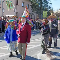 Tradicionalno in novodobno z roko v roki