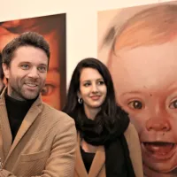  Mojster hiperrealističnih tetovaž Alex de Pase ob otvoritvi razstave 
v Galeriji Meduza, ki bo sicer na ogled še do 15. marca.