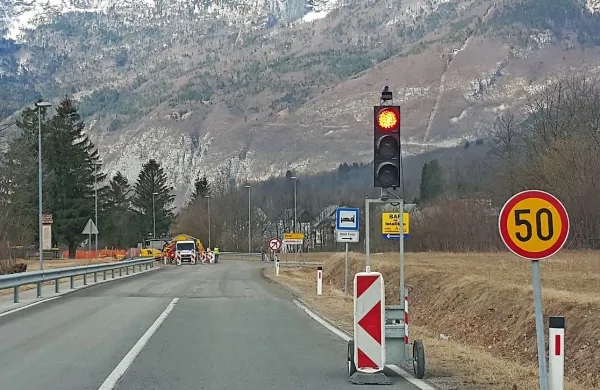 Novi krožišči gradijo na območju Rupa (na fotografiji)  in pri 
zahodnem  vstopu v Bovec v bližini bencinskega servisa.
