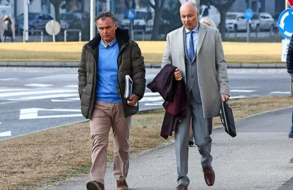 Bojan Frančeškin (levo) z odvetnikom Borutom Karižem