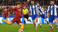 Niccolo Zaniolo (z žogo) je na prvi medsebojni tekmi s Portom 
zabil oba gola za Romo. 