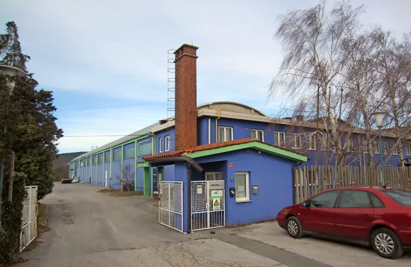 Poslovne prostore nekdanjega Trgoavta v Hrpeljah je na javni 
dražbi kupila slaba banka, ki jih bo tudi naprej prodajala, najprej  
v celoti.  