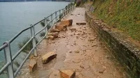Skale z flišnate klifa pogosto padajo na pešpot proti Fiesi. Pot je 
zdaj zaprta, domačini pa zato nejevoljni.