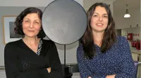 Gabrijela Zaharijaš in Tanja Petrushevska (z leve) živita v Trstu in 
se vozita na delo v laboratorije UNG v Ajdovščini. 