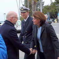 Na krstu novega plovila so se srečali predsednik uprave Luke 
Koper Dimitrij Zadel (levo),  direktor uprave Jadran Klinec (v 
sredini) in ministrica za infrastrukturo Alenka Bratušek.



