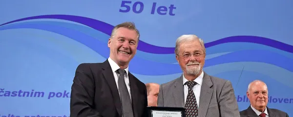 Smisel petja je druženje