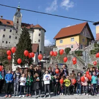 Mariborski Zavod 13, pobudnik in organizator pohoda za sprejem 
drugačnosti, je na današnjem pohodu posebej poudaril avtiste, ki 
so nedavno izgubili nekaj pravic. 