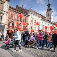 Poleteti želijo v enakopravnost