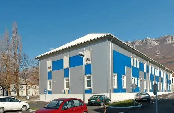 Izstop občine ne prinaša nikakršnih težav znanstvenikom, ki 
delajo v stavbi univerze v Ajdovščini. 