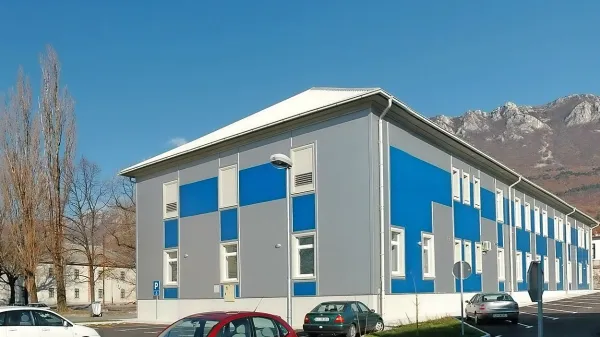 Izstop občine ne prinaša nikakršnih težav znanstvenikom, ki 
delajo v stavbi univerze v Ajdovščini. 