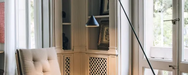 Arik Levy je s svetilko North za podjetje Vibia spisal novo poglavje 
v svetu svetil. Kombinacijo stoječe in stropne luči. 