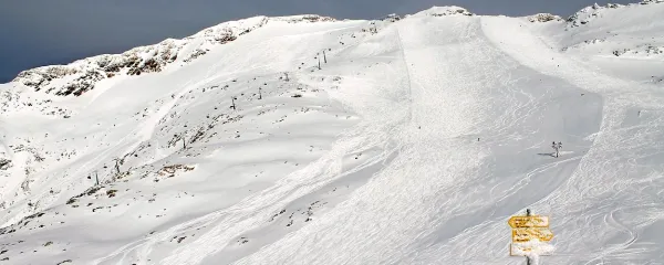 Na Mölltalu nas lahko tudi spomladi razveseli svež snežni pršič.