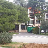 Nekaj svežine je pred novo sezono dobil tudi hotel Lucija.