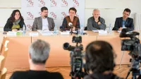 Sindikalna stran  (z leve) Evelin Vesenjak (Neodvisnost), Jakob Počivavšek (Pergam), Lidija Jerkič (ZSSS), Peter  Majcen (KS 90) in Zdenko Lorber 
(Alternativa) v izražanju pričakovanj, kaj naj bo vsebina socialnega sporazuma in splošne kolektivne pogodbe, nastopa enotno.