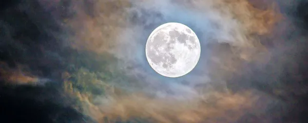 Teden polne lune bo dramatičen