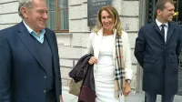 Milan Mandarić (levo) se redno udeležuje obravnav. Na sliki je z 
odvetnikoma Carmen Dobnik in Jernejem Kosom. 