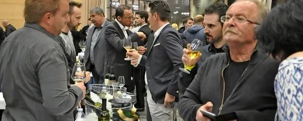  Na popoldanskih degustacijah so imeli obiskovalci priložnost, da 
s pokušanjem izberejo svoje favorite.