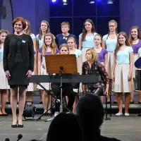 Mladinski zbor OŠ Franceta Bevka iz Tolmina, ki ga vodi Barbara Kovačič,  je s Soncem, skladbo Tadeje Vulc,  osvojil posebno nagrado.   