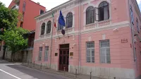 Italijanski konzulat v palači Vianello na Belvederju domuje že od 
leta 1957.