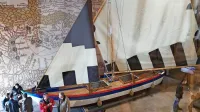 Trije mojstri, dve toni lesa in ena barka