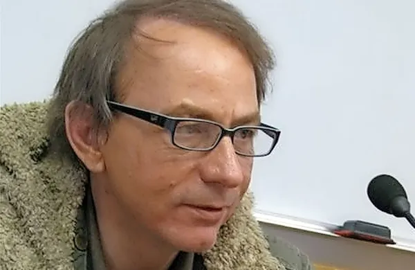 Michel Houellebecq je za prispevek  k francoski književnosti 
1. januarja letos prejel legijo časti, najvišje francosko civilno 
odlikovanje.