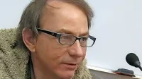 Michel Houellebecq je za prispevek  k francoski književnosti 
1. januarja letos prejel legijo časti, najvišje francosko civilno 
odlikovanje.
