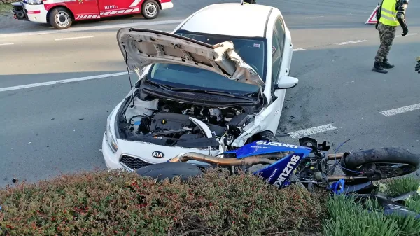 Motorist huje poškodovan