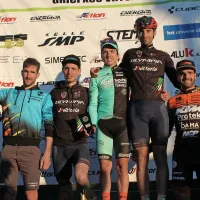  V Vrtojbi je v družbi rojakov  slavil Italijan Nadir Colledani (drugi z 
desne).