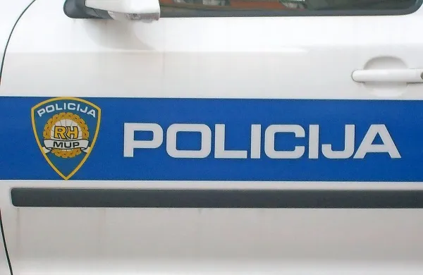 V današnjih hišnih preiskavah v domovih in pisarnah osumljenih 
malverzacij pri prestrukturiranju ladjedelnice Uljanik  sodeluje več 
kot sto policistov.
