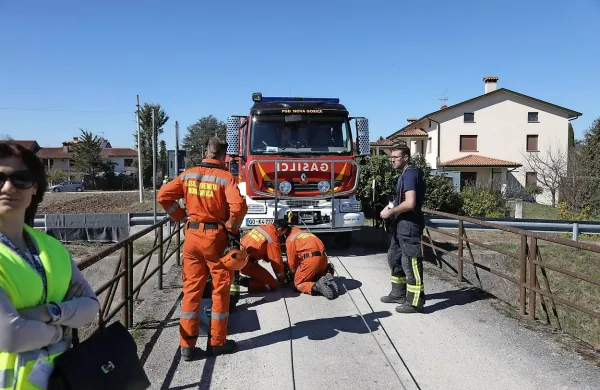  Pri preizkušanju usposobljenosti štaba goriške civilne zaščite so 
aktivno sodelovali novogoriški, šempetrski in kanalski gasilci.