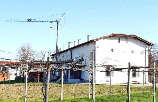 Zadružni dom na Vogrskem so že začeli obnavljati. 