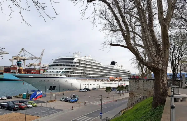 Danes je v Koper priplula   Viking Star, prva letošnja ladja za 
križarjenje.