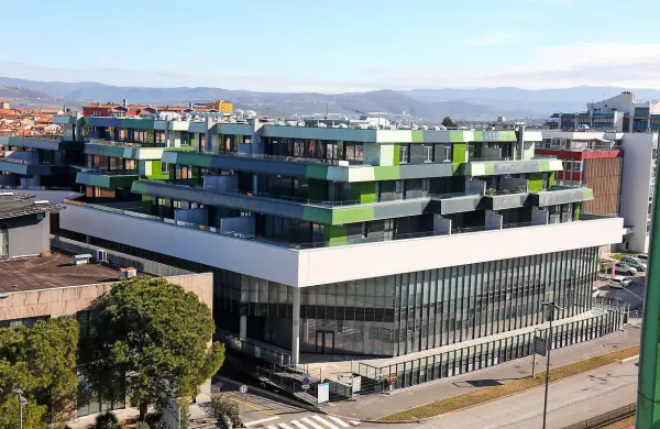   V Grafistu so se nepremičninskega projekta Zeleni park 2, v 
katerem je na voljo 68 stanovanj,  lotili v sodelovanju z Delavsko 
hranilnico.