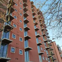 V Tomosovem bloku  bo junija kupcem namesto 90 majhnih 
garsonjer na voljo 37 stanovanj.