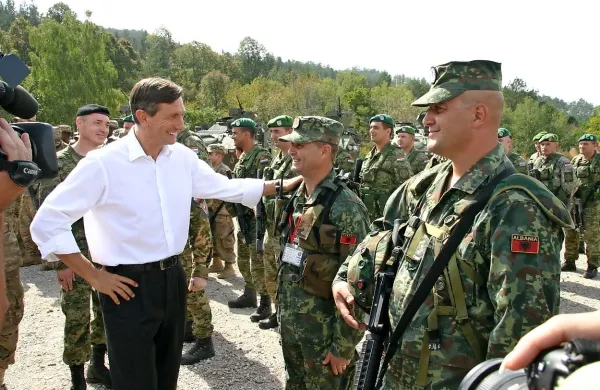 Postojnski župan obžaluje, da se na proteste občine še  ni odzval 
niti vrhovni poveljnik oboroženih sil predsednik Borut Pahor.
