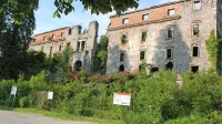 Postojnska občina je nameravala ob gradu Haasberg pri Planini 
urediti parkirišče za avtodome.