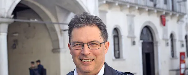 Dr. Matjaž Nahtigal opozarja, da   slovenski družbi manjka medsebojnega zaupanja, transparentnosti in sposobnosti za sodelovanje na vseh ravneh.