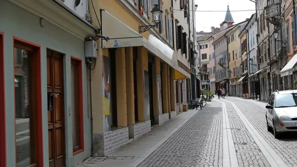 Raštel v zadnjem obdobju bolj ali manj sameva, z odprtjem outlet 
nakupovalnega centra si obetajo njegovo oživitev.