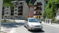Cesto bodo prenovili od križišča proti železniški postaji do centra 
naselja. 