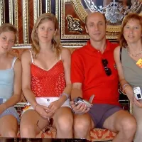 Nad rokometom so navdušeni vsi člani družine Barič: (z leve) 
hčerki Polona in Anja, Tone in žena Orjana. 