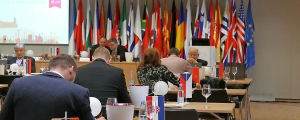 Na ocenjevanju se lahko odločijo za anonimen pristop ali pa za razpravo o ocenjenih vinih.