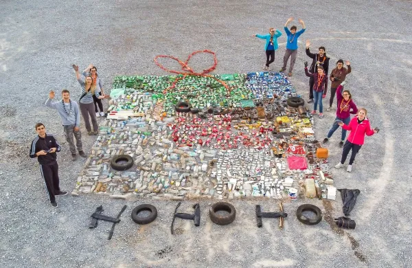 Toliko odpadkov so mladi s Komenskega zbrali prejšnjo soboto.